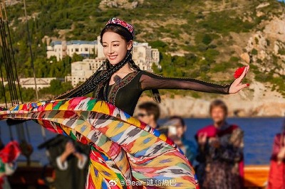 Chinese-nation-wide-famous-Uyghur-actress-Dilraba-promoted-ethnic-culture-to-the-world-by-performing-Xinjiang-dance-in